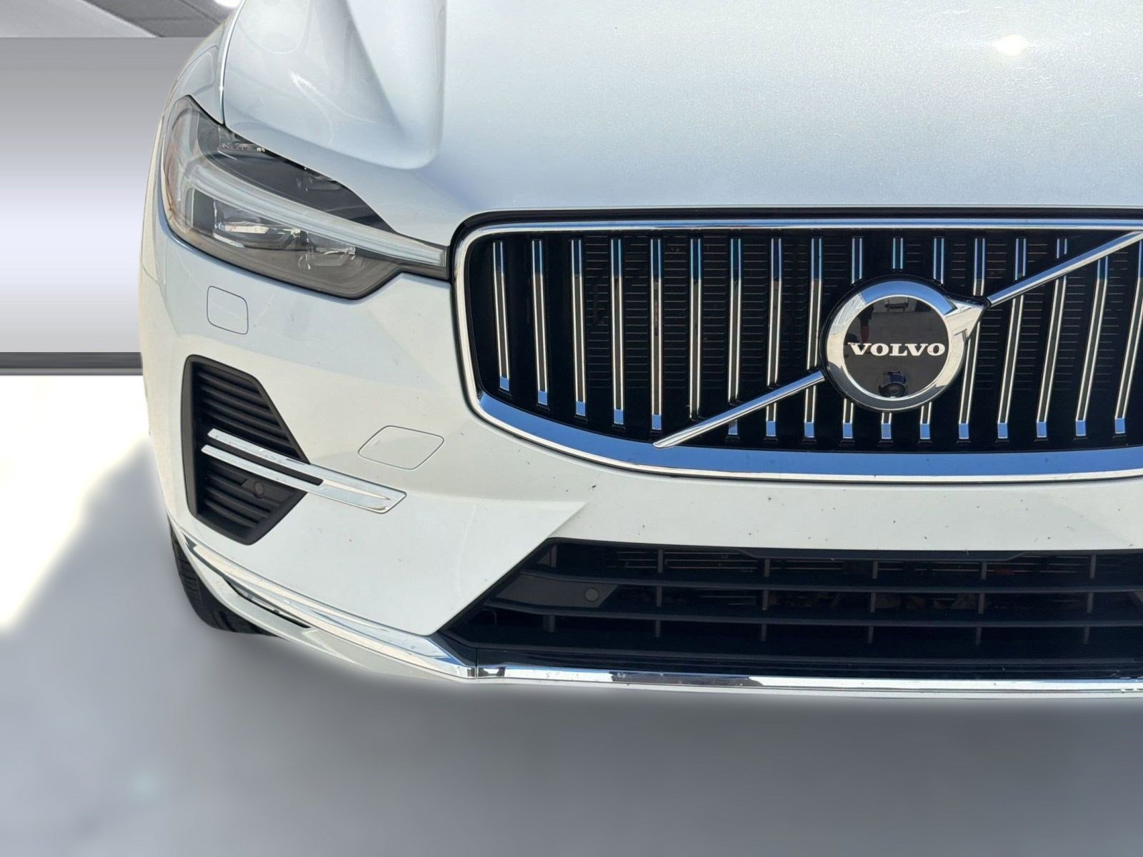 Used 2023 Volvo XC60 B5 Plus w/ Protection Package Premier FWD image 28