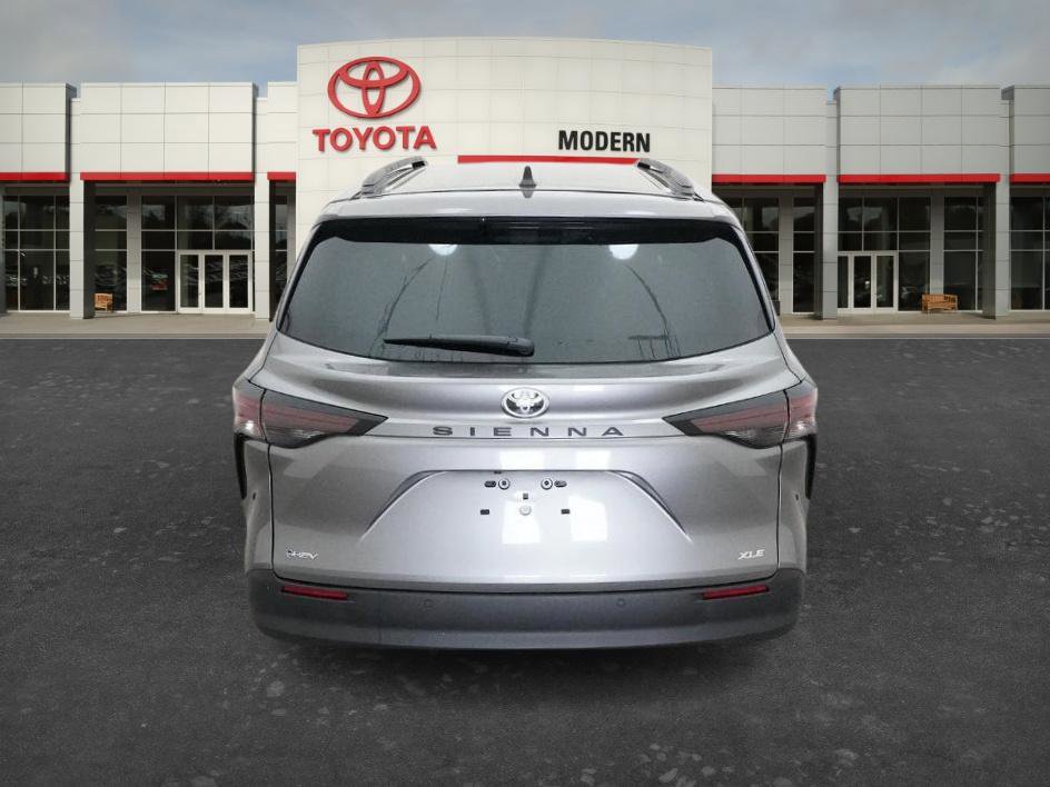 New 2026 Toyota Sienna XLE FWD image 2