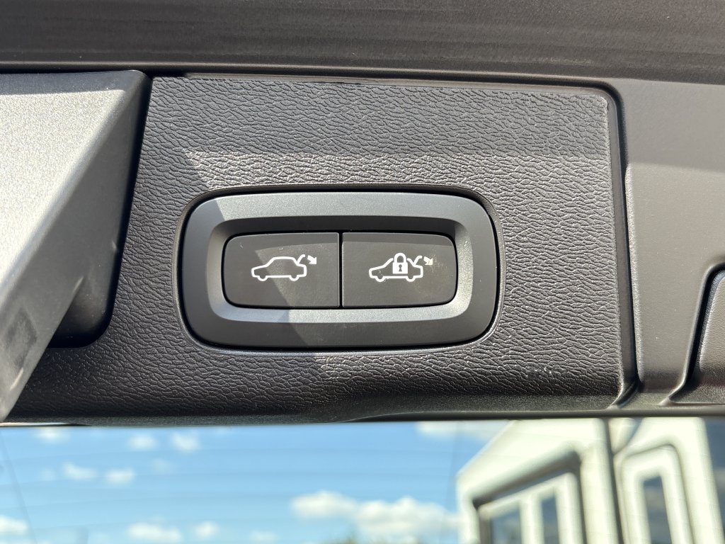 Used 2024 Volvo XC60 B5 Plus w/ Protection Package Premier AWD/4WD image 29