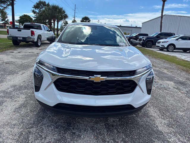 Used 2026 Chevrolet Trax LS FWD image 8