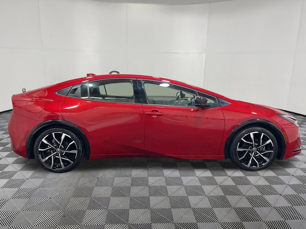 Used 2025 Toyota Prius Plug-In Hybrid FWD image 8