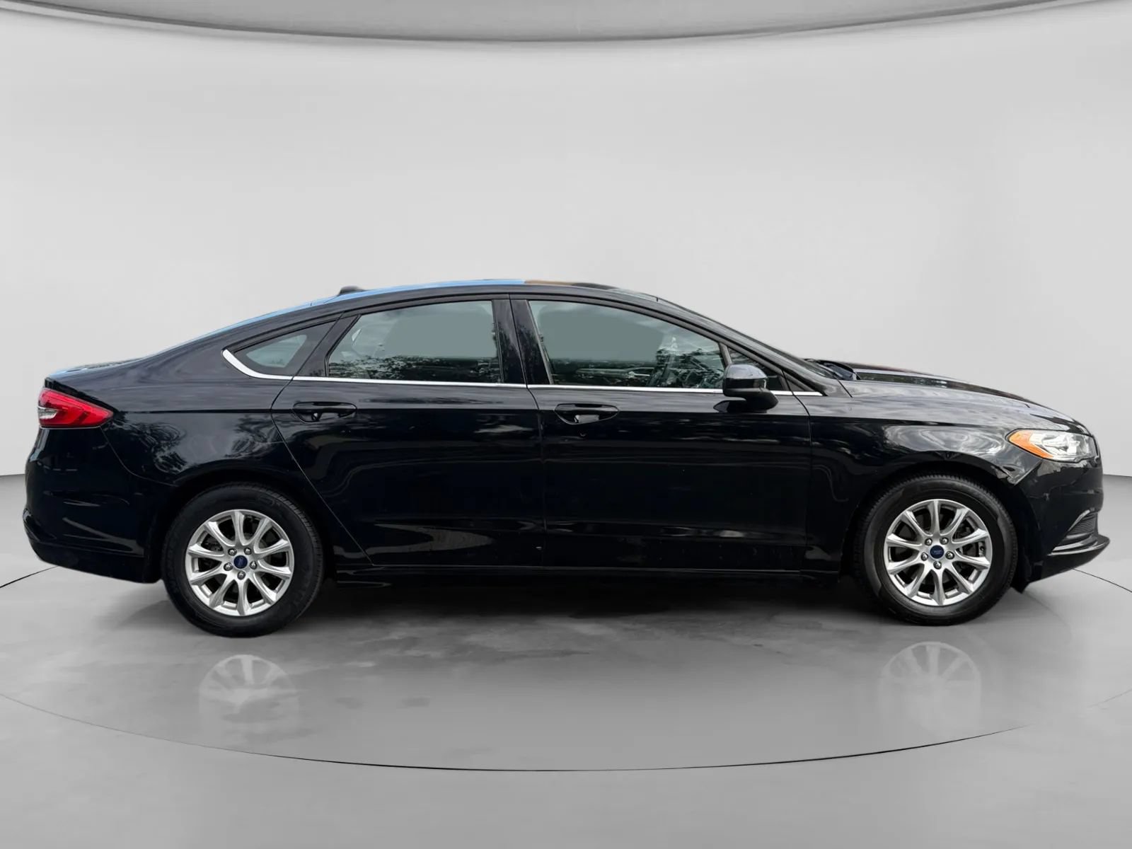Used 2017 Ford Fusion S FWD image 6