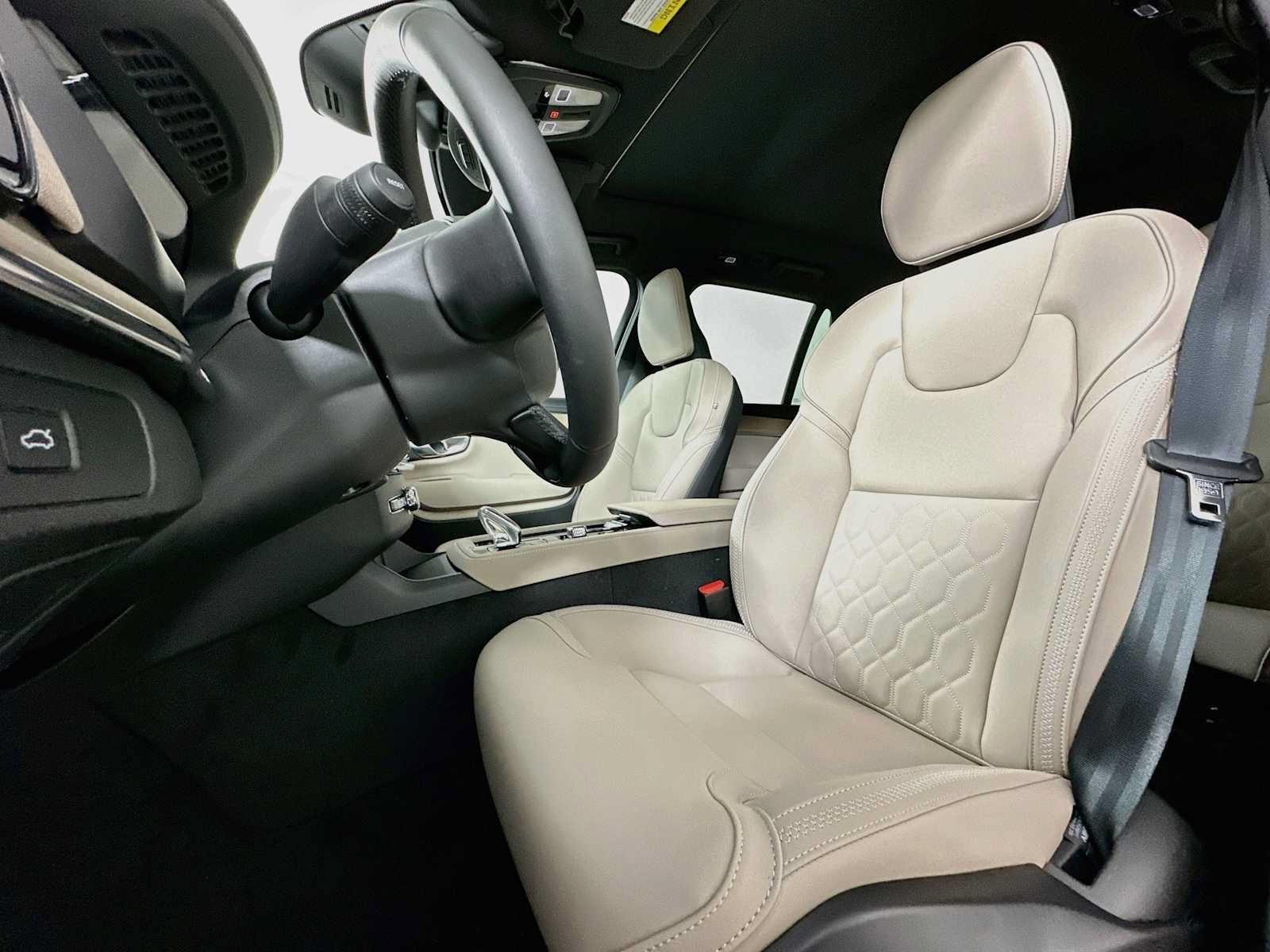 New 2027 Volvo XC90 B5 Core AWD/4WD image 18