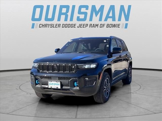 New 2024 Jeep Grand Cherokee Trailhawk w/ Advanced Protech Group II AWD/4WD image 7
