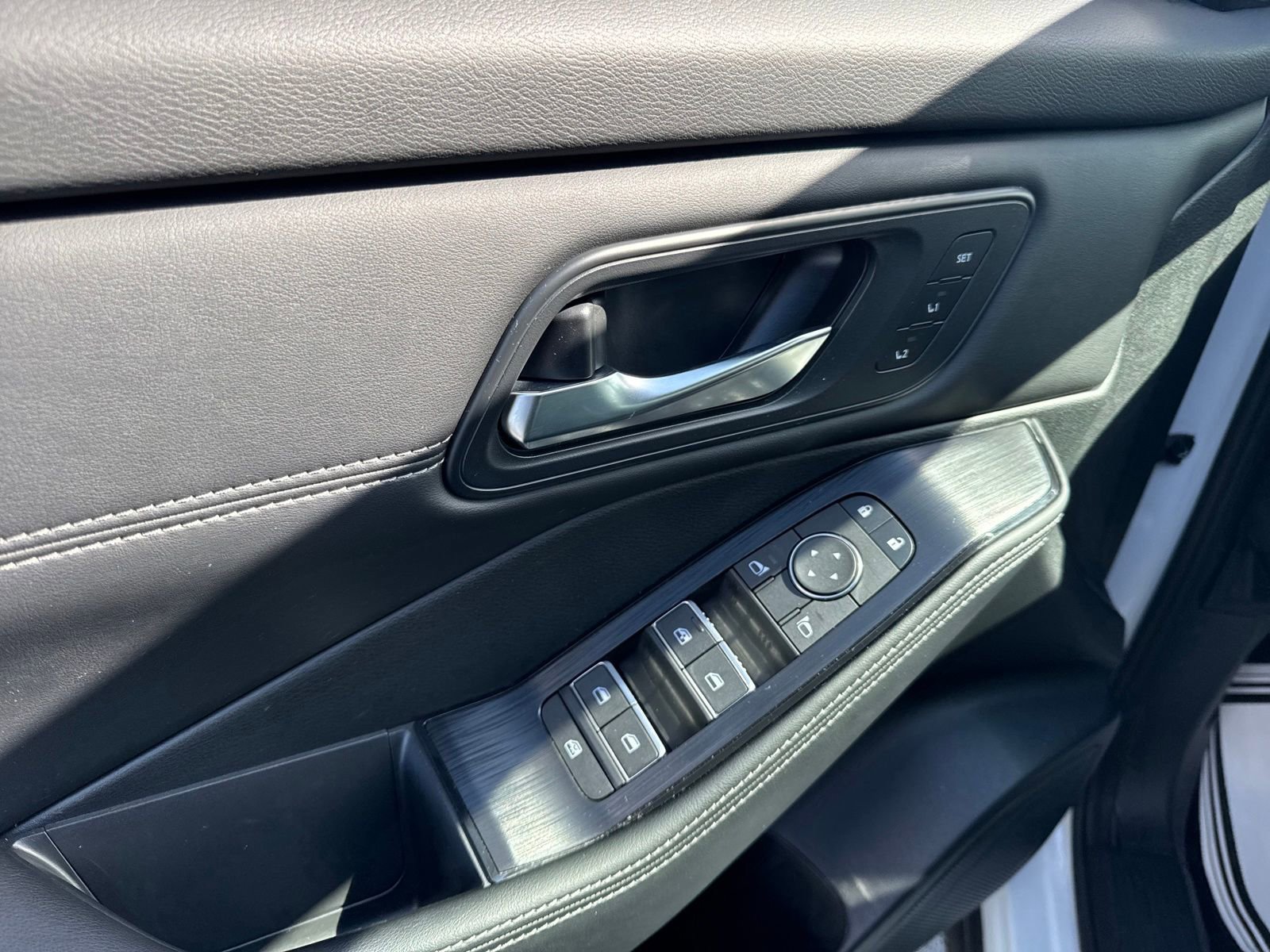 Certified 2025 Nissan Rogue SL w/ SL Premium Package image 12