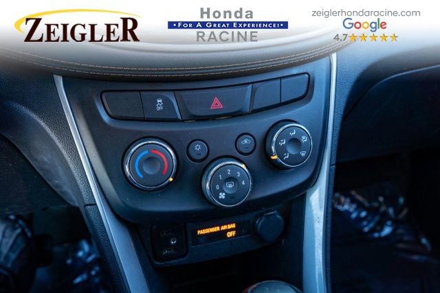 Used 2020 Chevrolet Trax LT w/ LT Convenience Package image 28