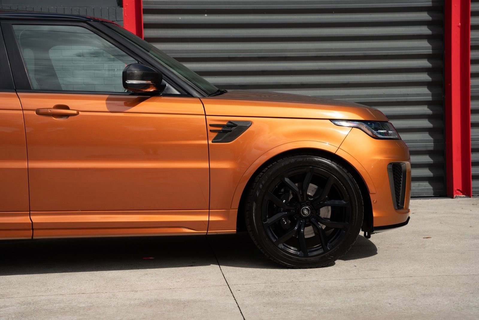 Used 2020 Land Rover Range Rover Sport SVR image 16
