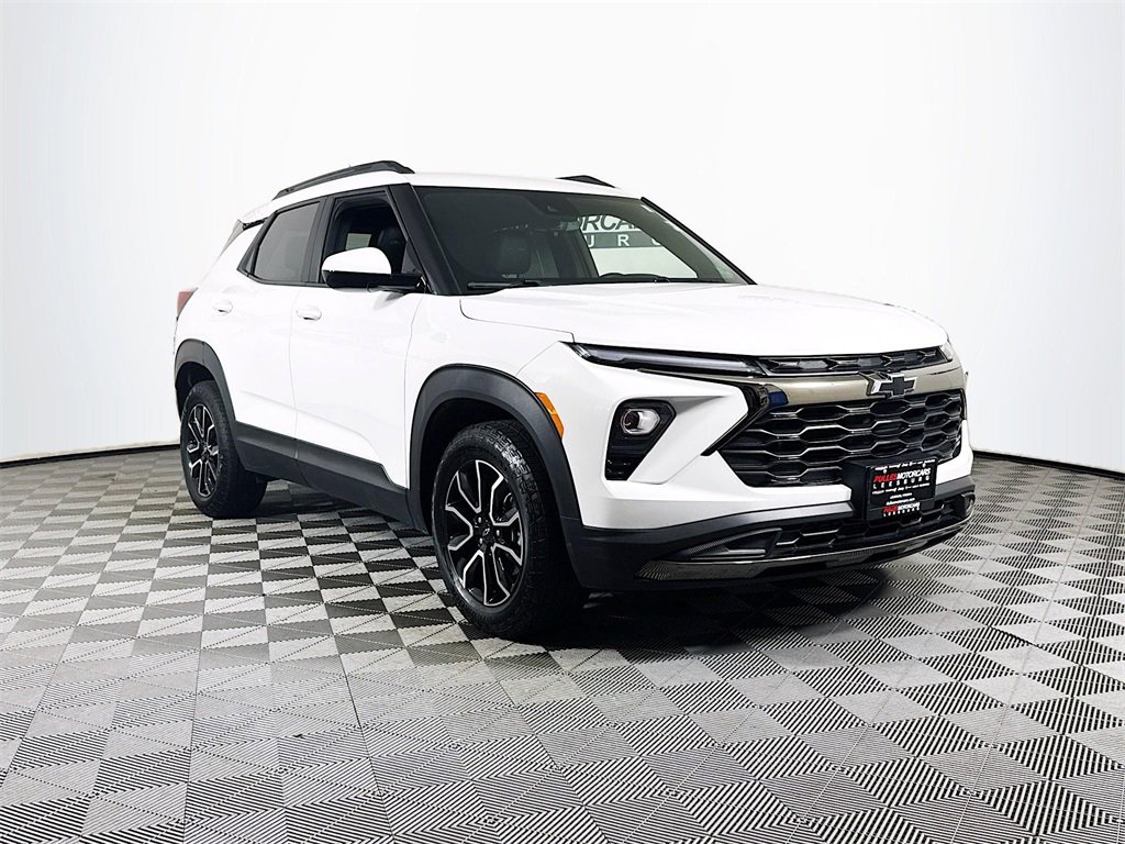 Used 2024 Chevrolet TrailBlazer ACTIV w/ Driver Confidence Package image 1