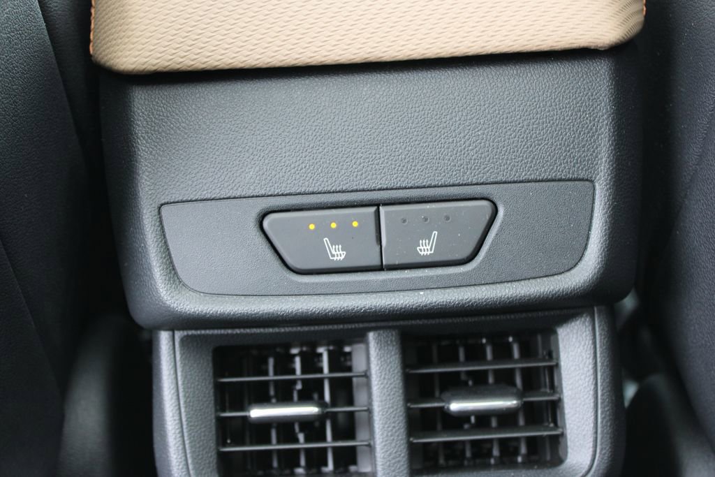 Used 2025 Chevrolet Equinox ACTIV w/ Safety and Technology Package image 28