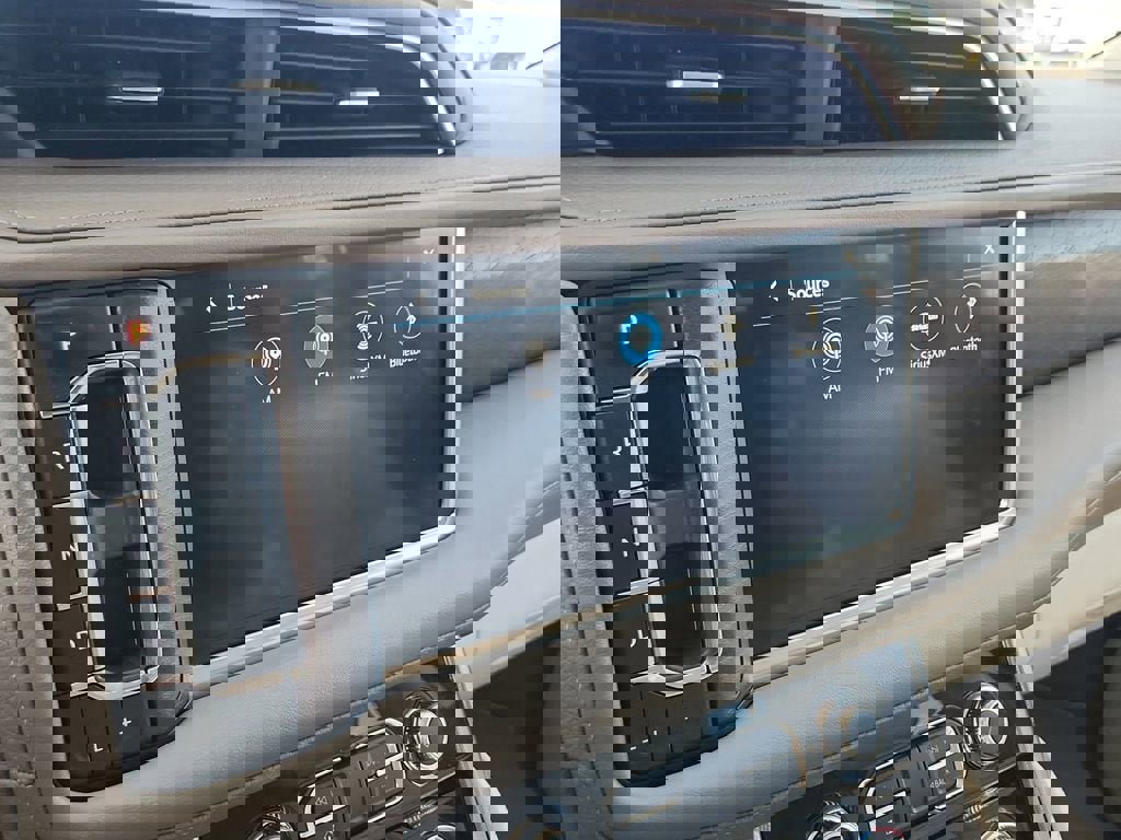 Used 2021 GMC Yukon Denali w/ Denali Premium Package image 25