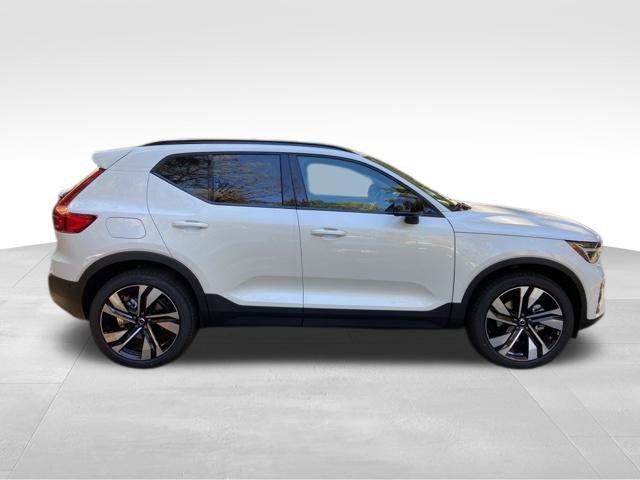 New 2026 Volvo XC40 B5 Ultra w/ Protection Package Premier image 8