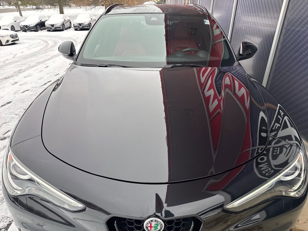 Used 2023 Alfa Romeo Stelvio Veloce image 8