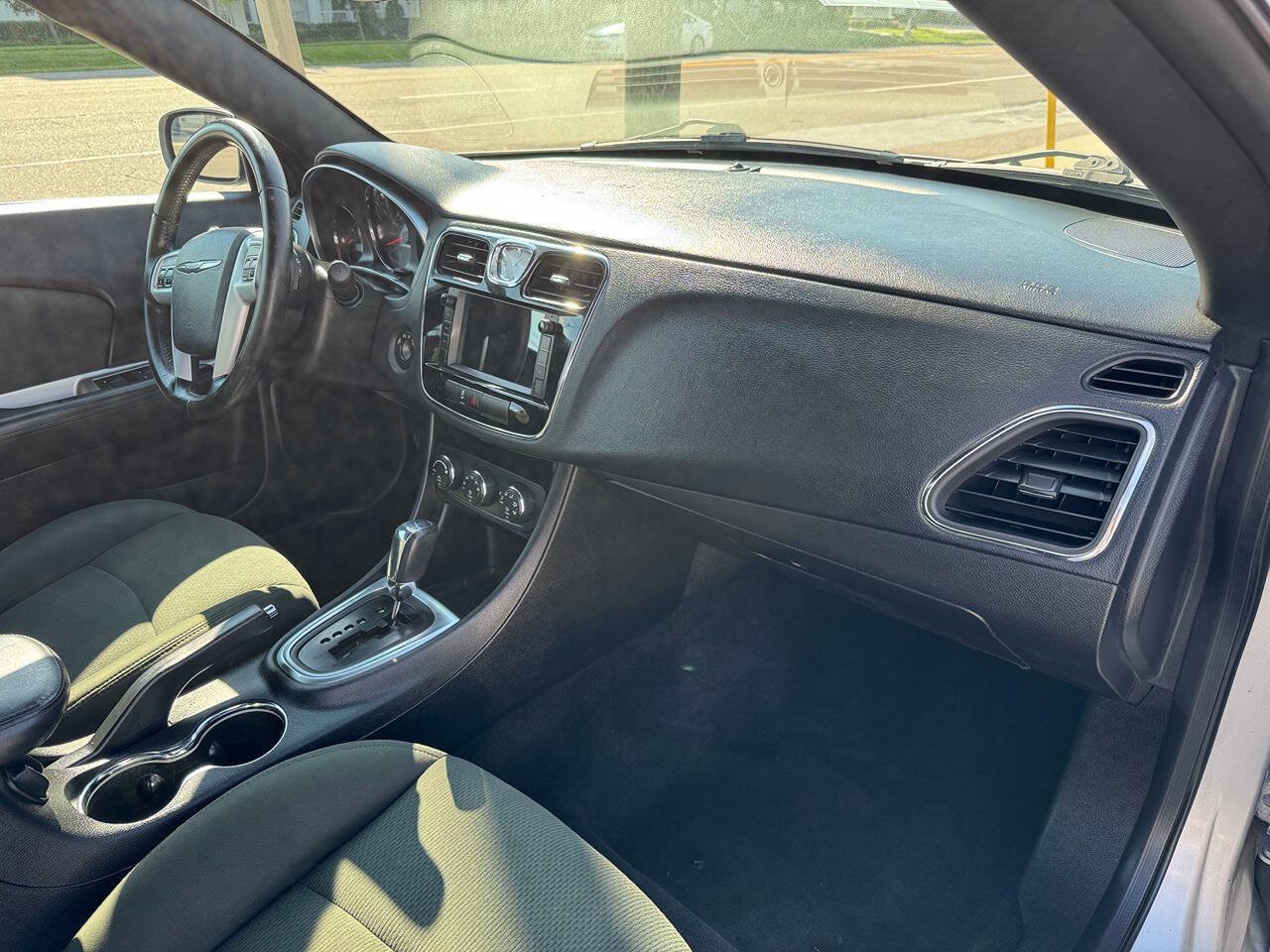 Used 2012 Chrysler 200 Touring FWD image 15