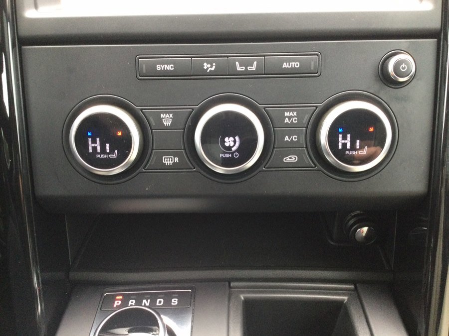 Used 2018 Land Rover Discovery SE image 30