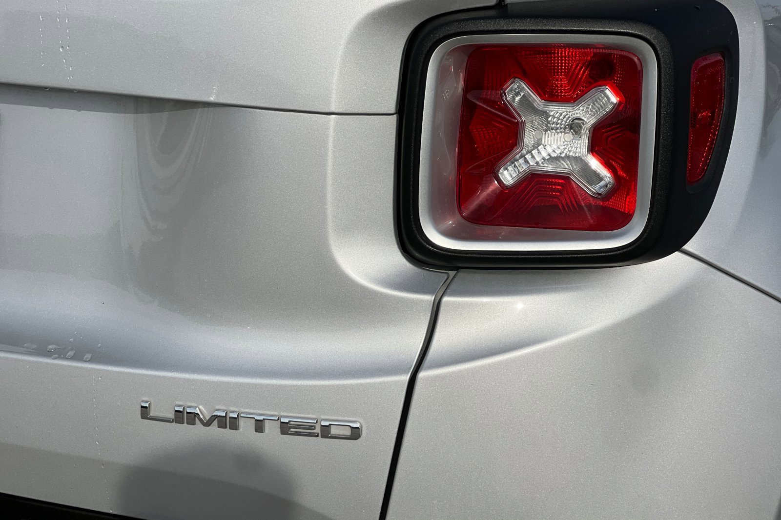 Used 2016 Jeep Renegade Limited image 23