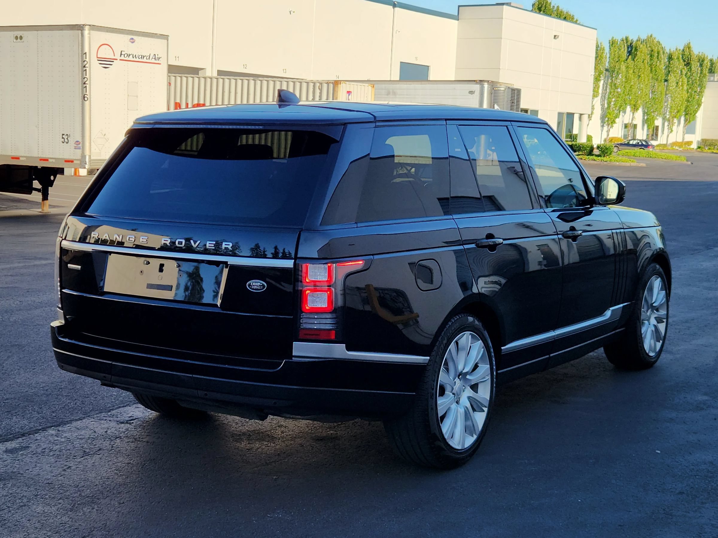 Used 2017 Land Rover Range Rover Supercharged AWD/4WD image 4