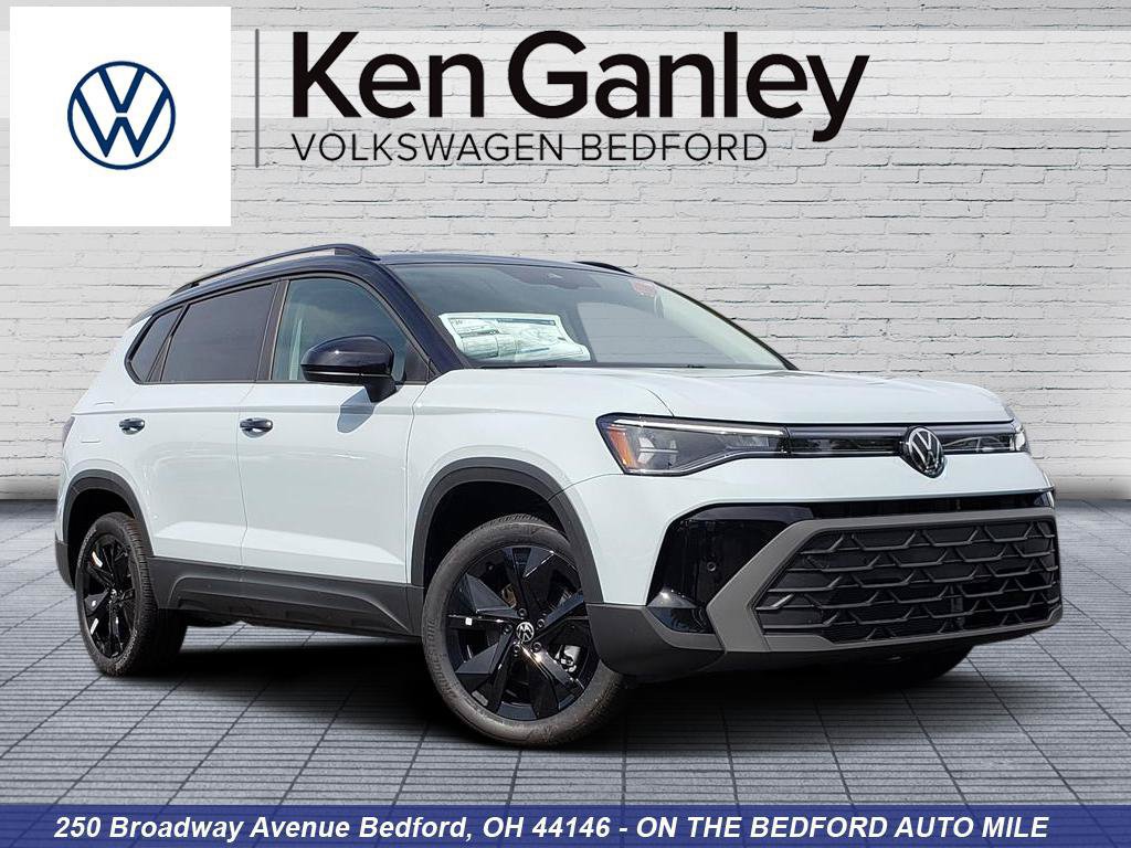 New 2027 Volkswagen Taos SE FWD image 1
