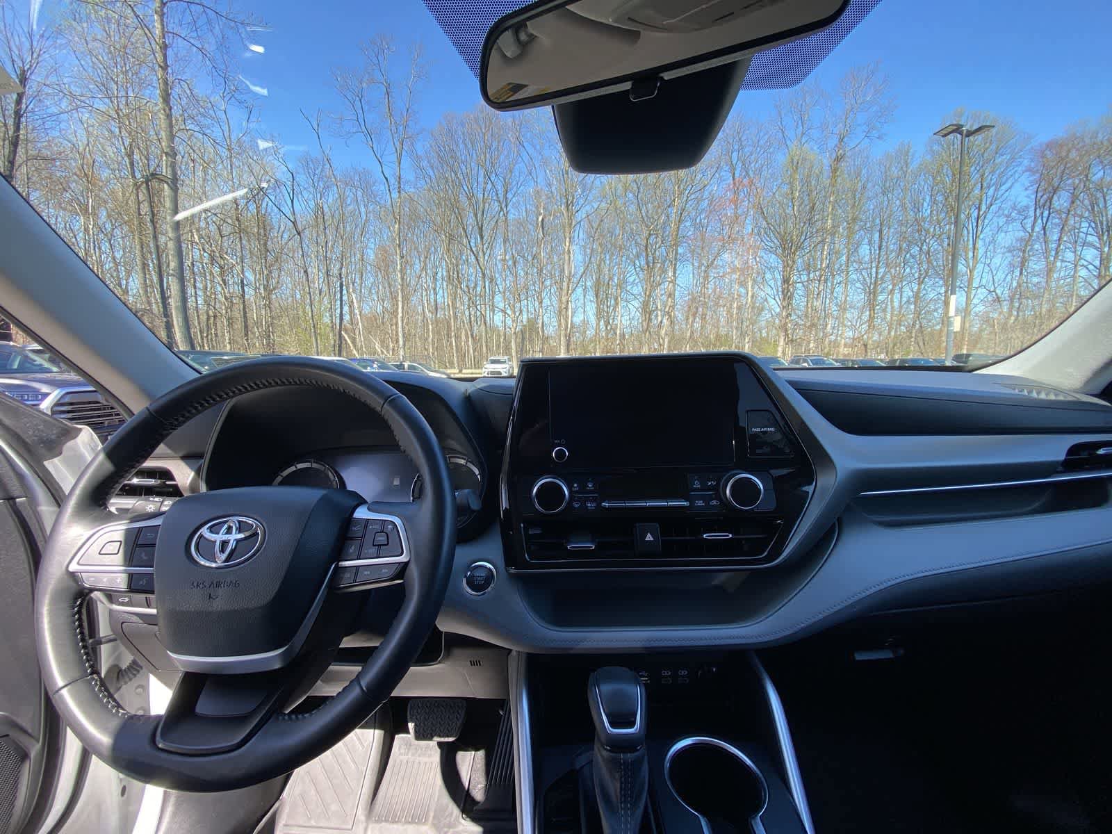 Used 2023 Toyota Highlander LE AWD/4WD image 18