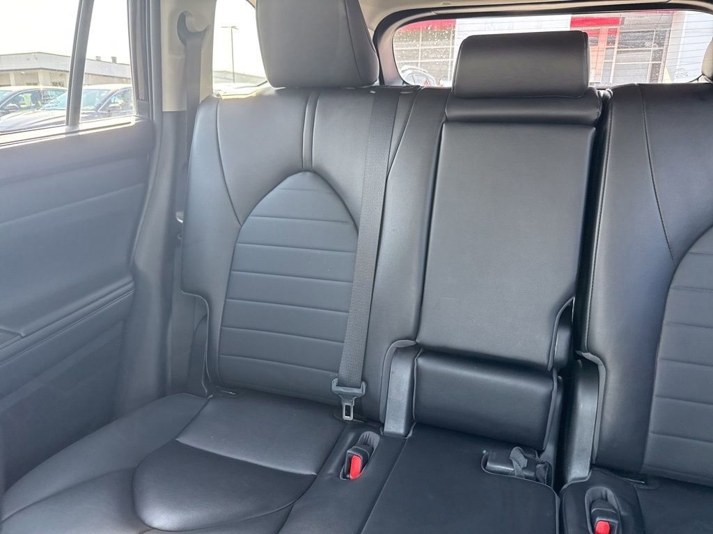 Used 2023 Toyota Highlander XLE AWD/4WD image 14