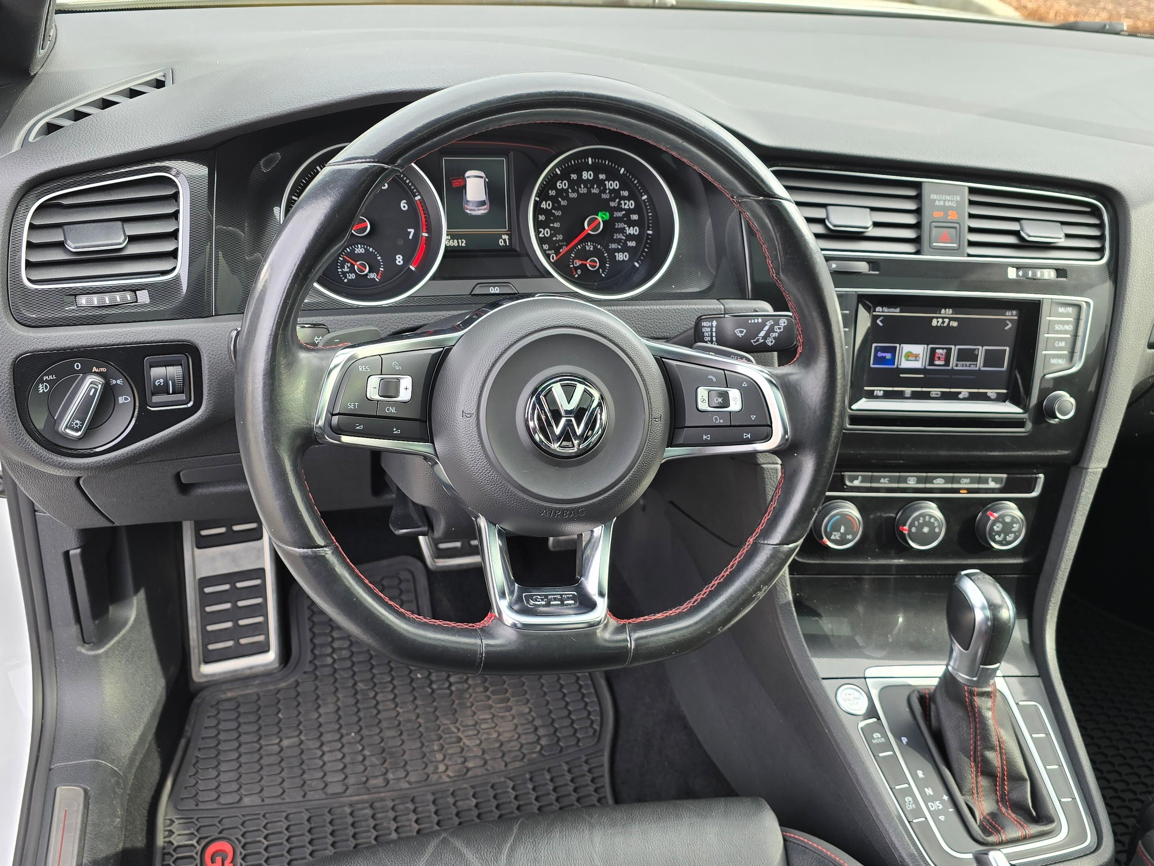 Used 2015 Volkswagen GTI SE FWD image 14