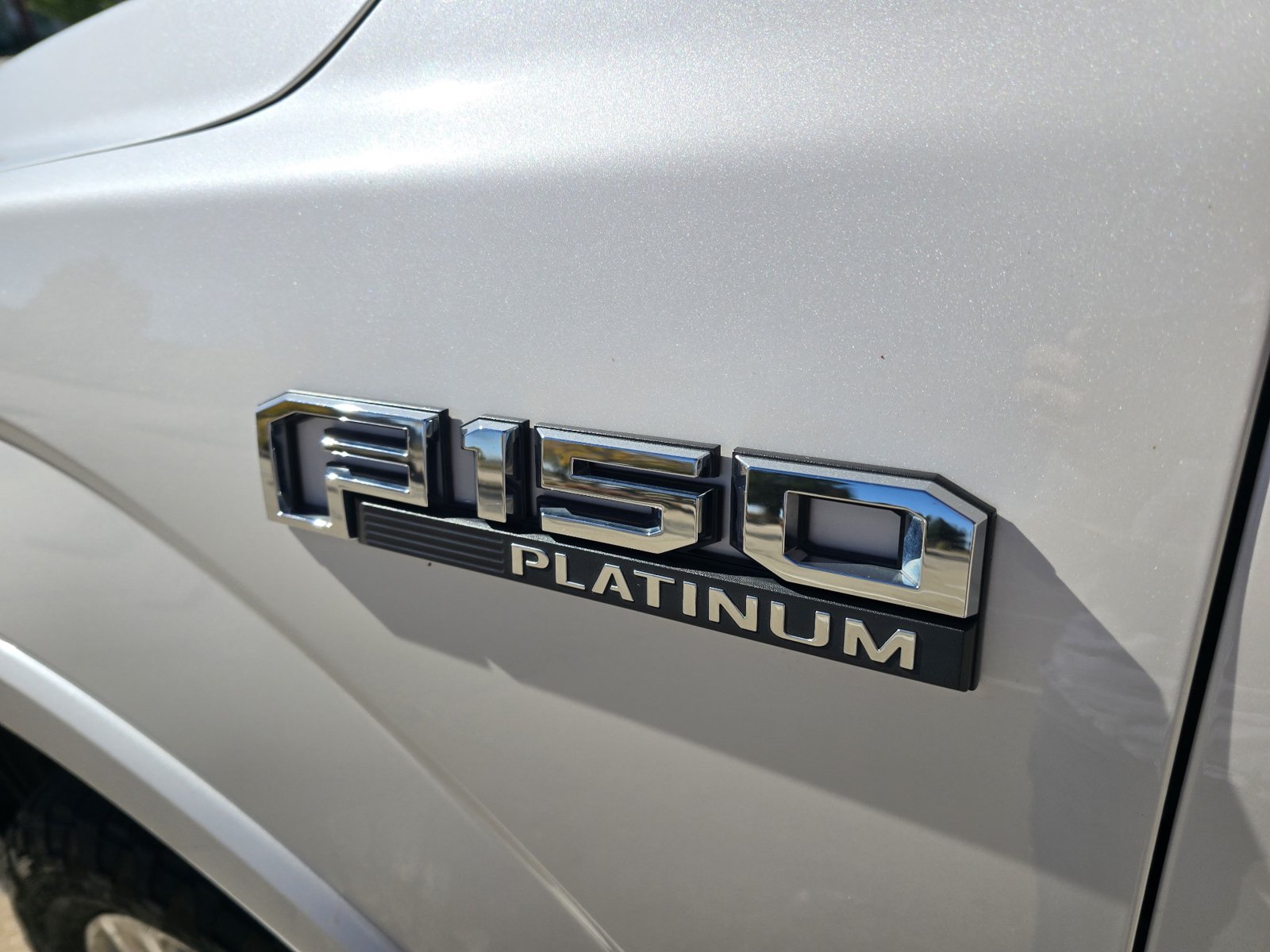 Used 2015 Ford F150 Platinum w/ Equipment Group 701A Luxury AWD/4WD image 11