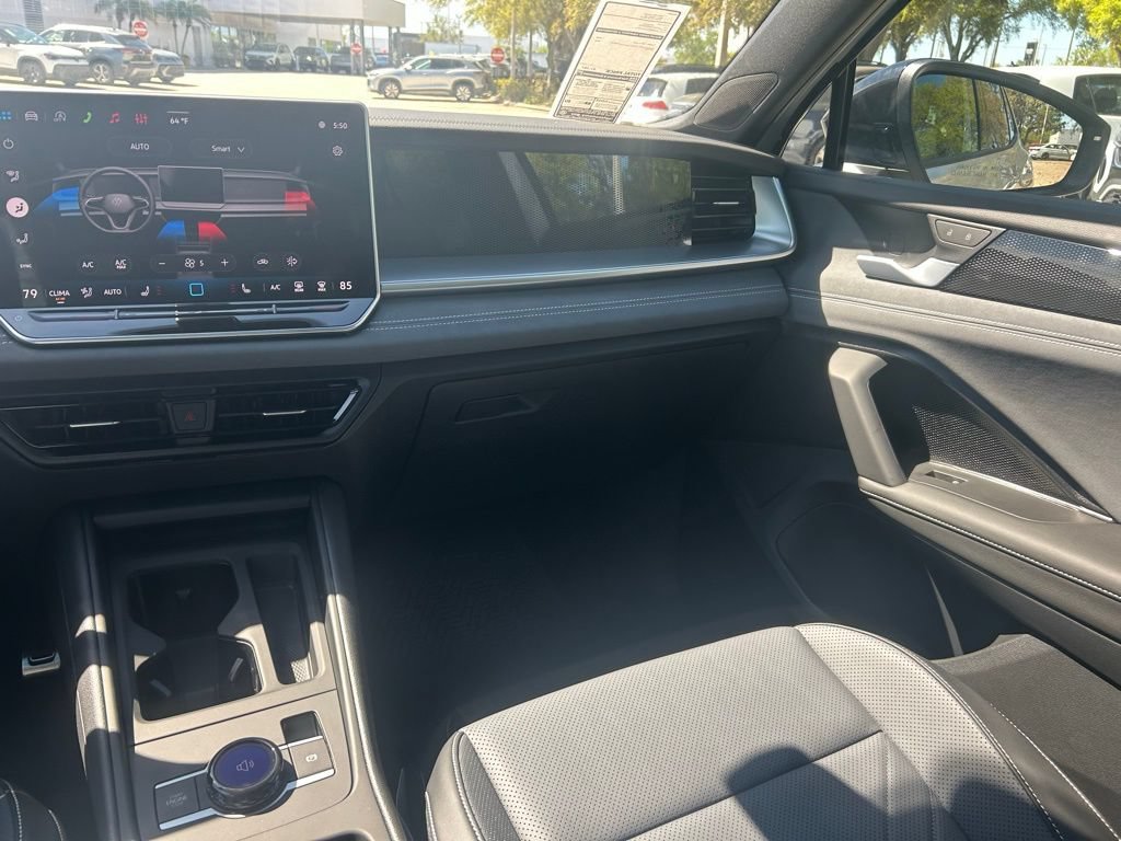 New 2026 Volkswagen Tiguan SE R-Line FWD image 11