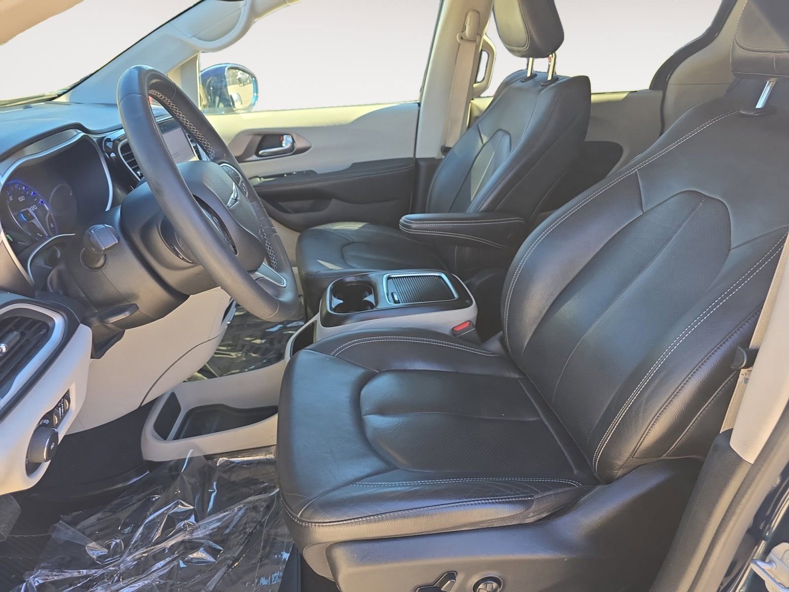 Used 2022 Chrysler Pacifica Touring-L image 18