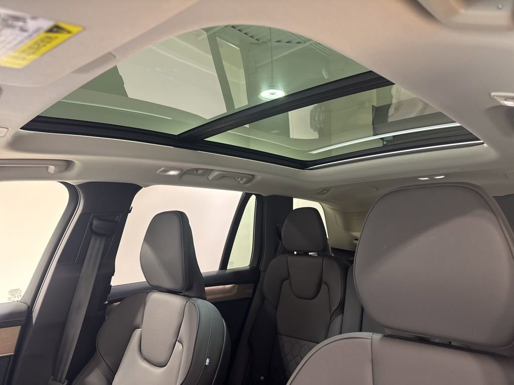 Used 2026 Volvo XC90 B5 Plus w/ Protection Package image 16