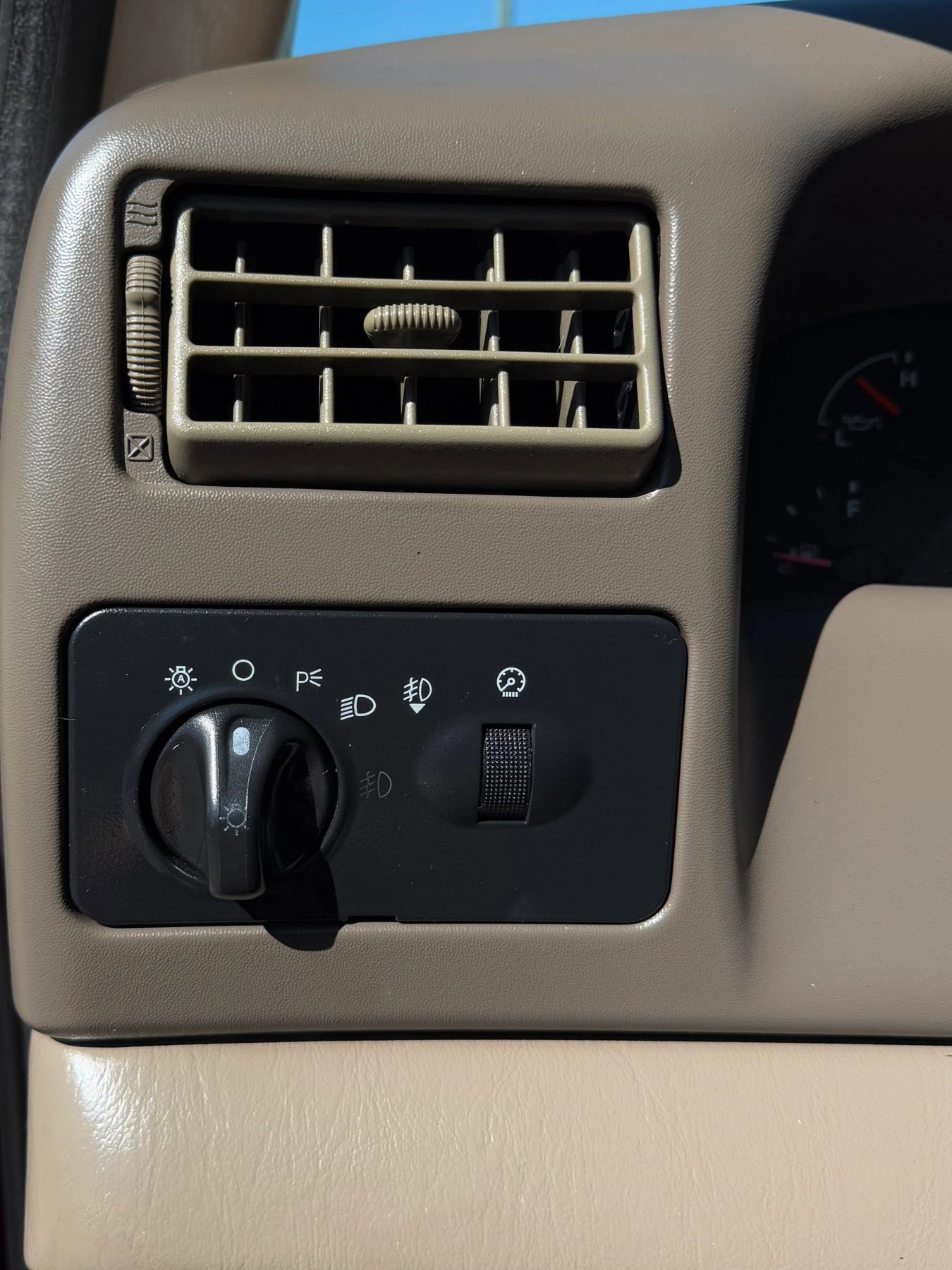 Used 2004 Ford F250 Lariat image 16