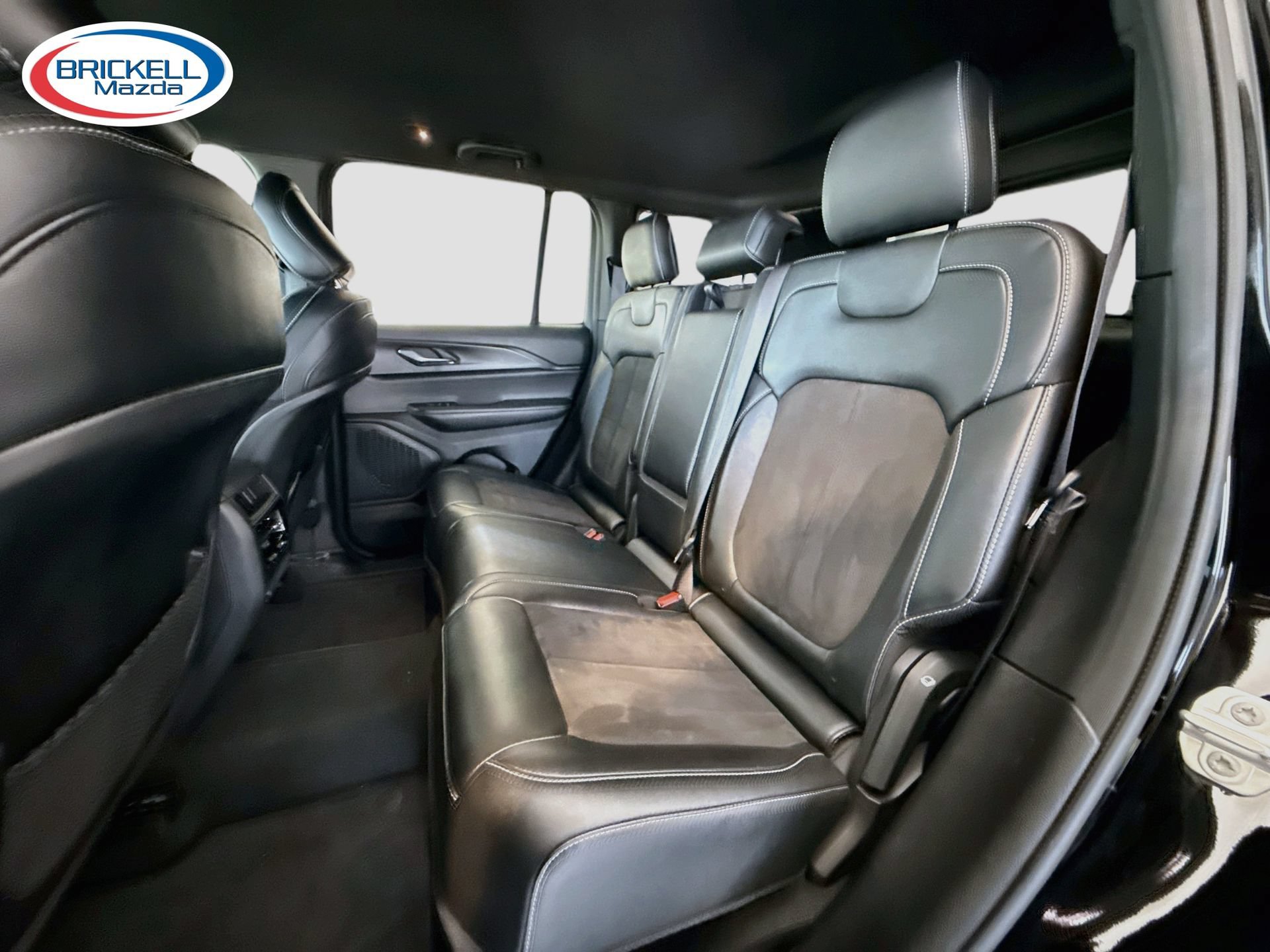Used 2024 Jeep Grand Cherokee Altitude RWD image 19