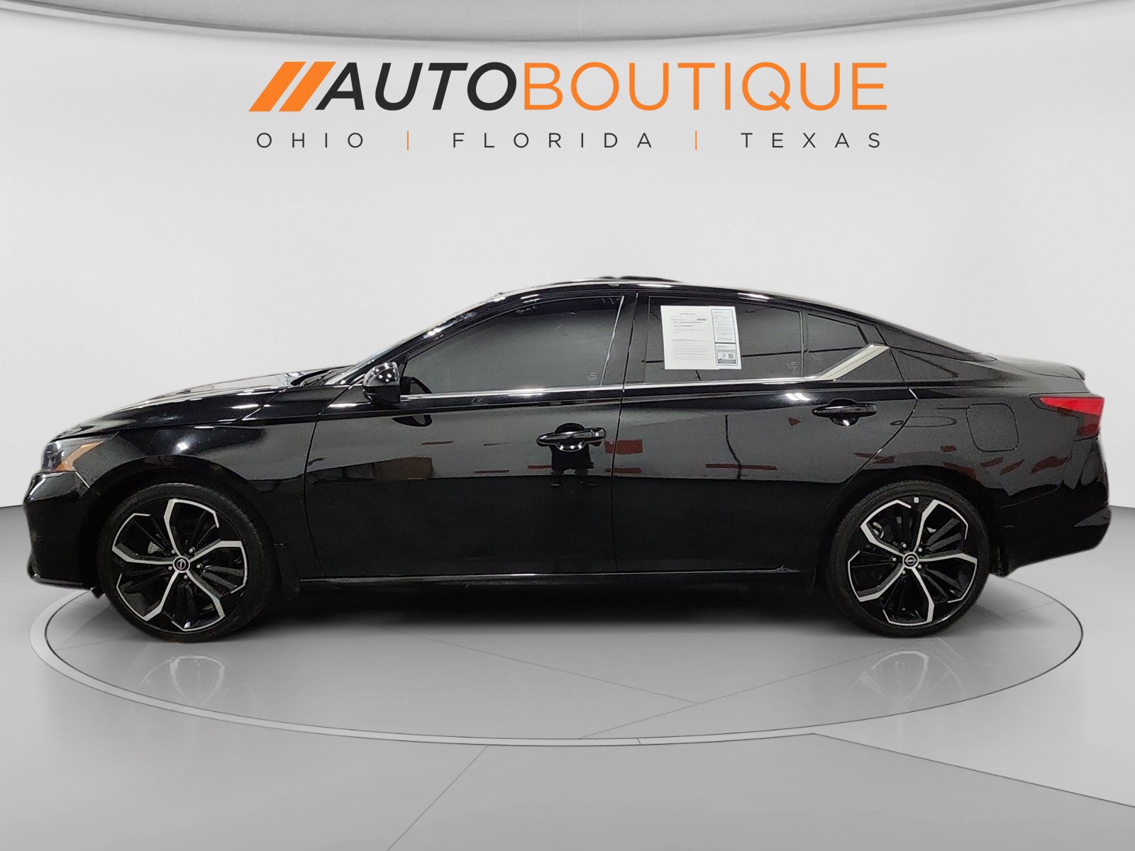 Used 2023 Nissan Altima 2.5 SR w/ SR Premium Package FWD image 2