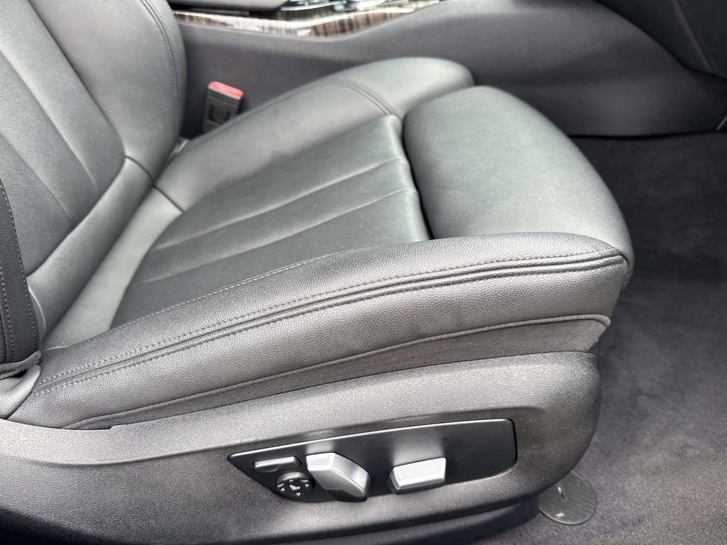 Used 2020 BMW 530i w/ Convenience Package RWD image 12