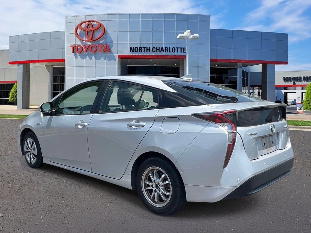 Used 2017 Toyota Prius Two w/ Prius Two Safety Plus Package FWD image 4