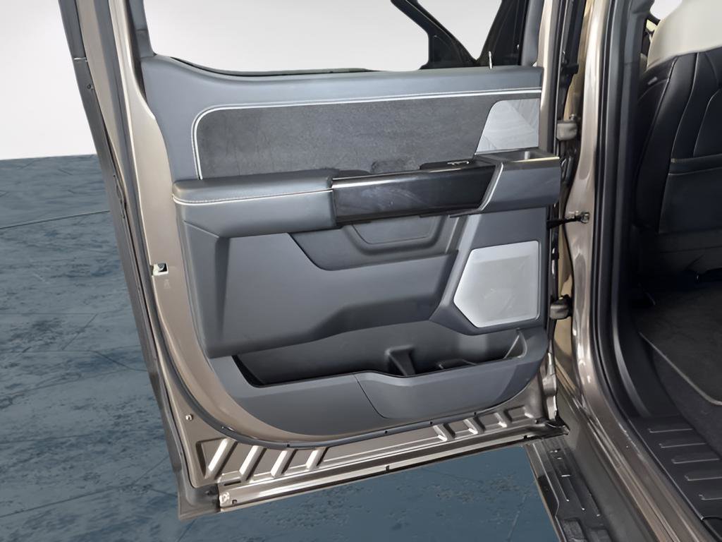 Used 2023 Ford F150 Lightning Platinum image 7