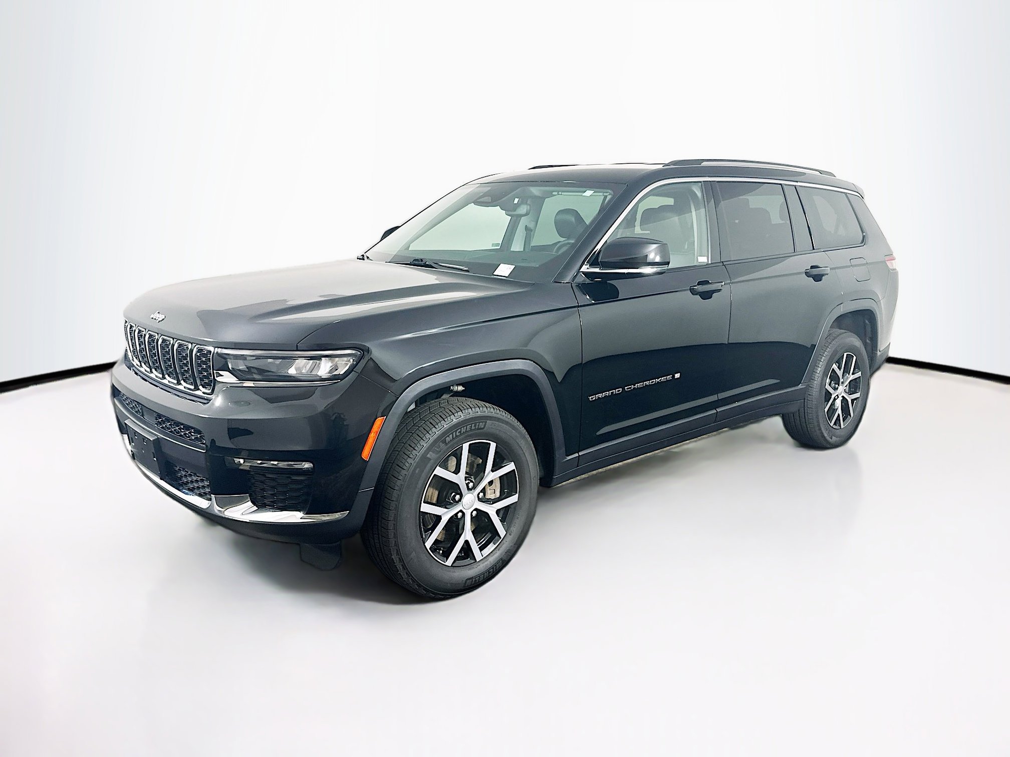 Used 2023 Jeep Grand Cherokee L Limited AWD/4WD image 3