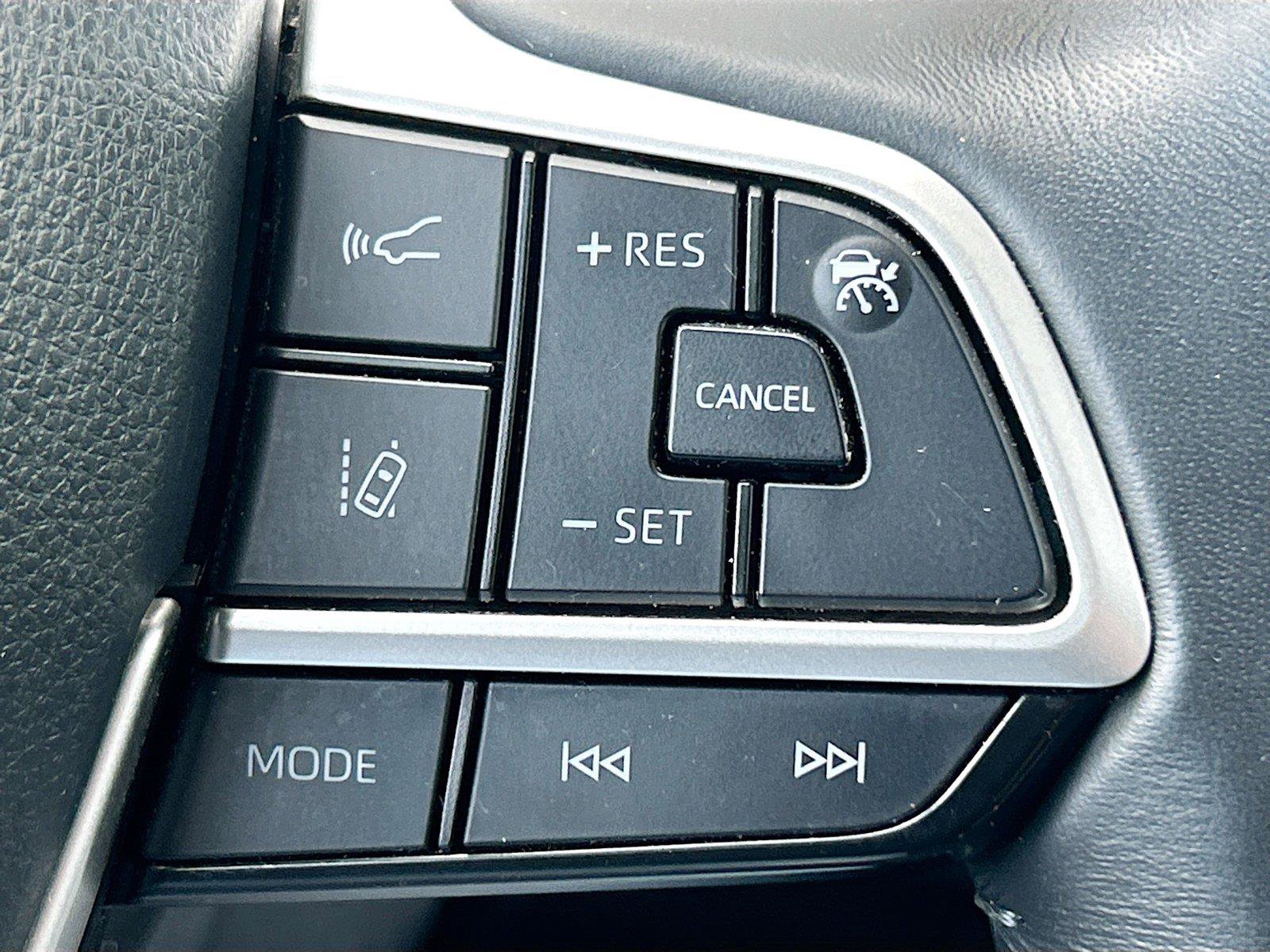 Used 2024 Toyota Highlander XLE FWD image 38