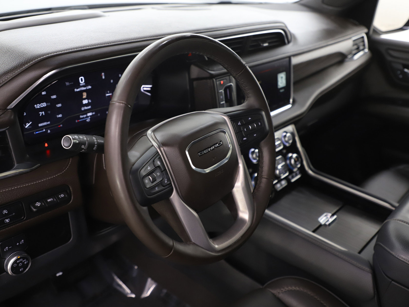 Used 2023 GMC Yukon XL Denali image 23