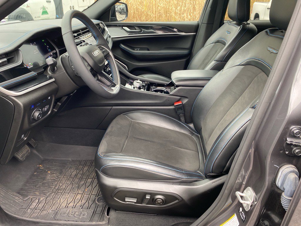 Used 2022 Jeep Grand Cherokee Trailhawk image 9