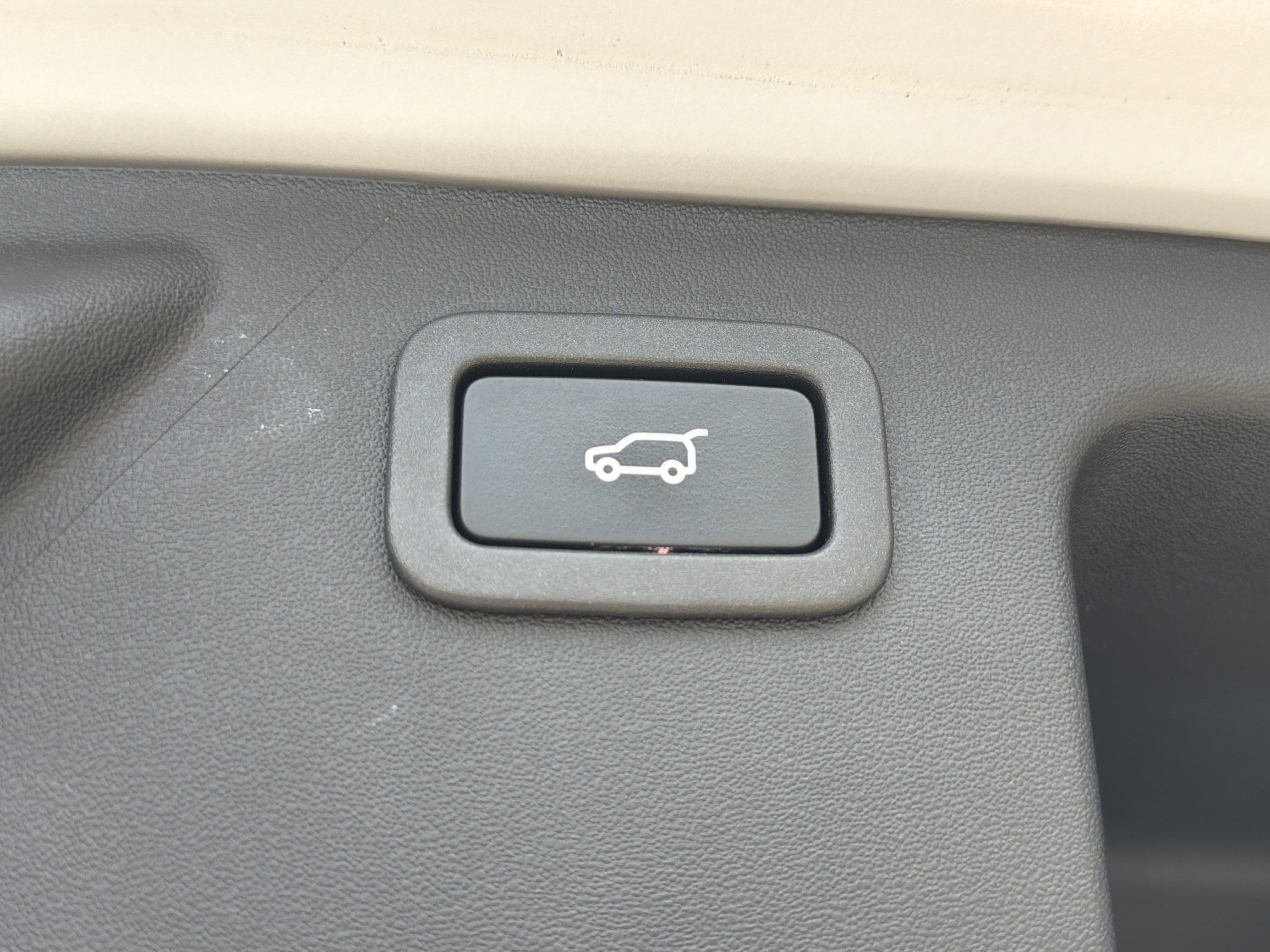 Used 2019 Land Rover Discovery Sport image 23