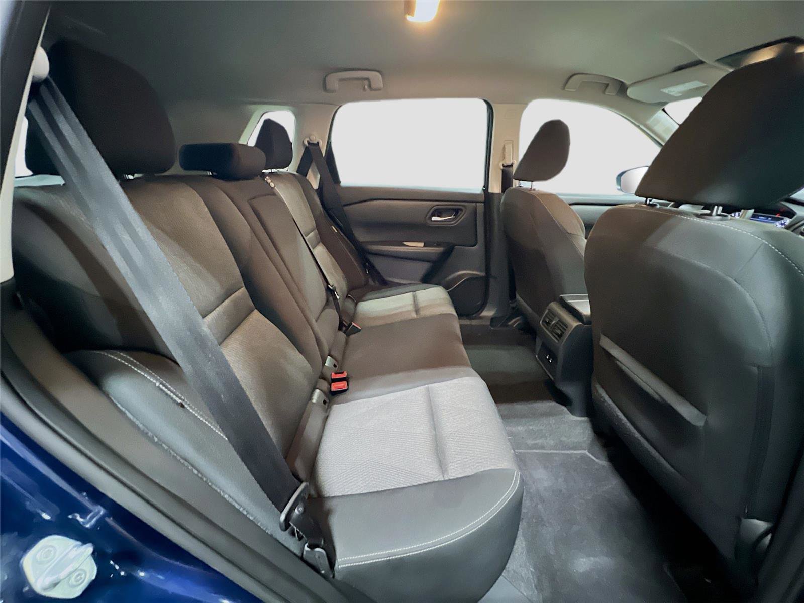 Used 2024 Nissan Rogue SV image 28