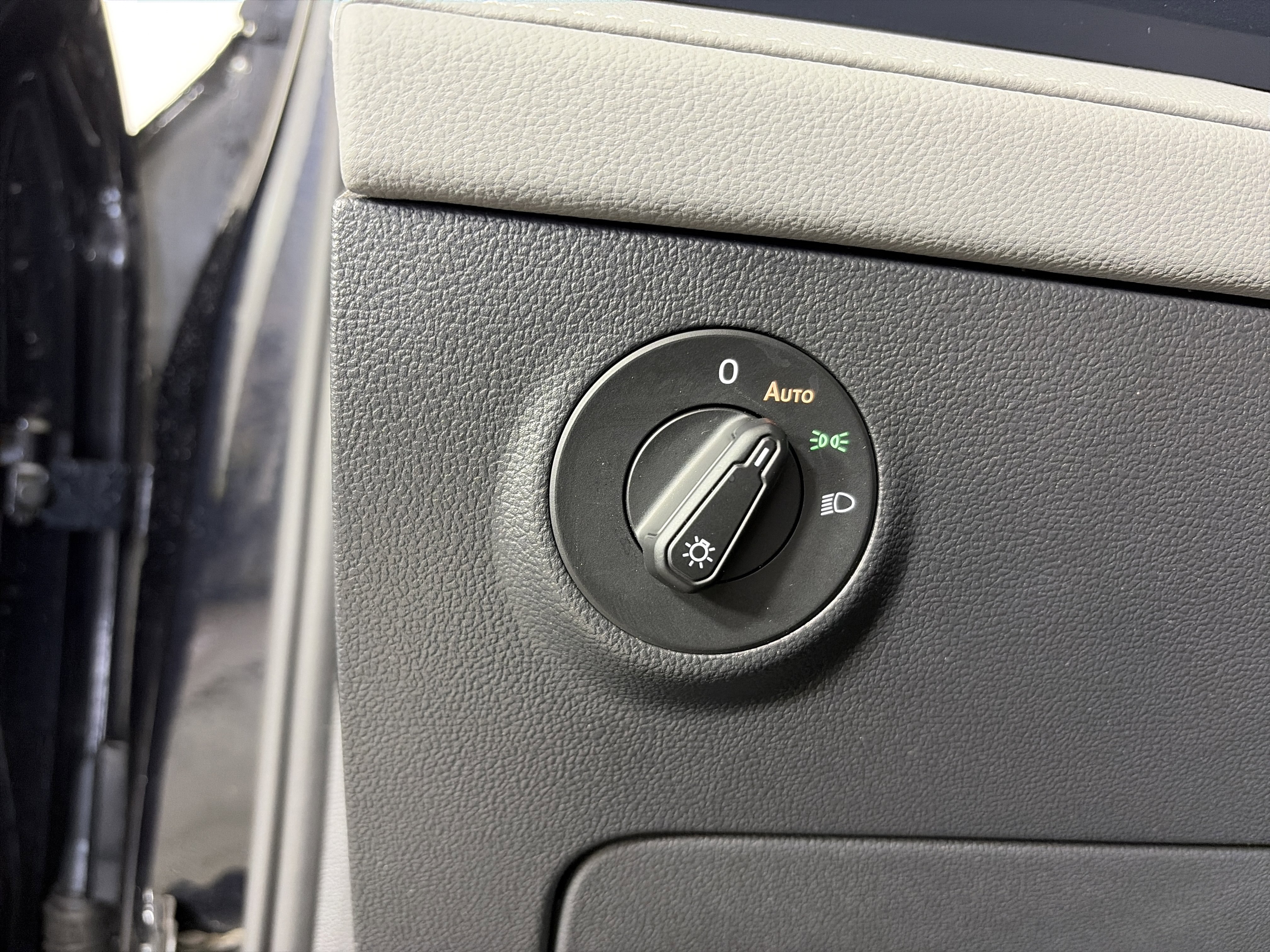 Used 2024 Volkswagen Taos SE w/ Panoramic Sunroof Package image 32