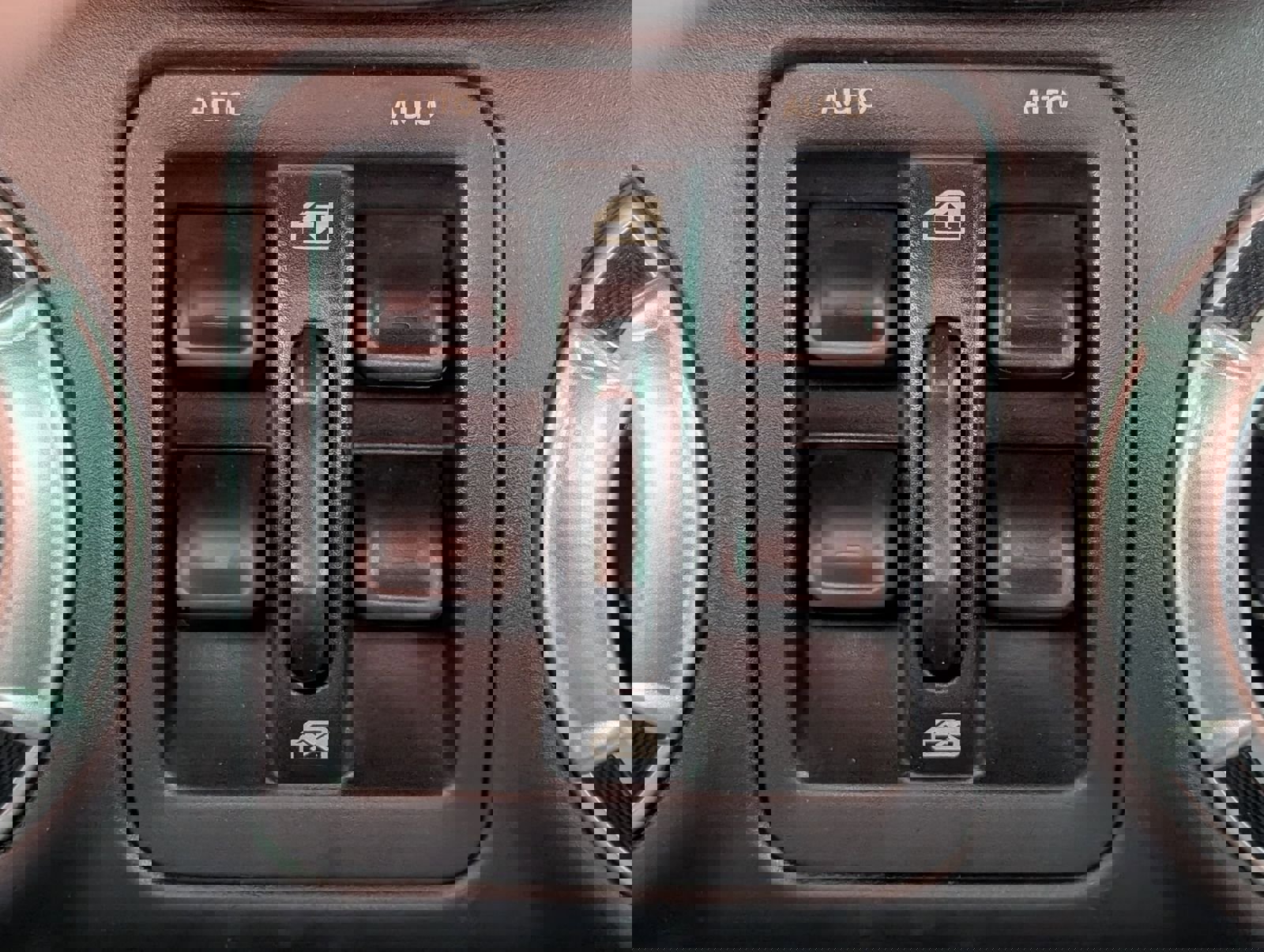 Used 2015 Jeep Wrangler Unlimited Rubicon image 17