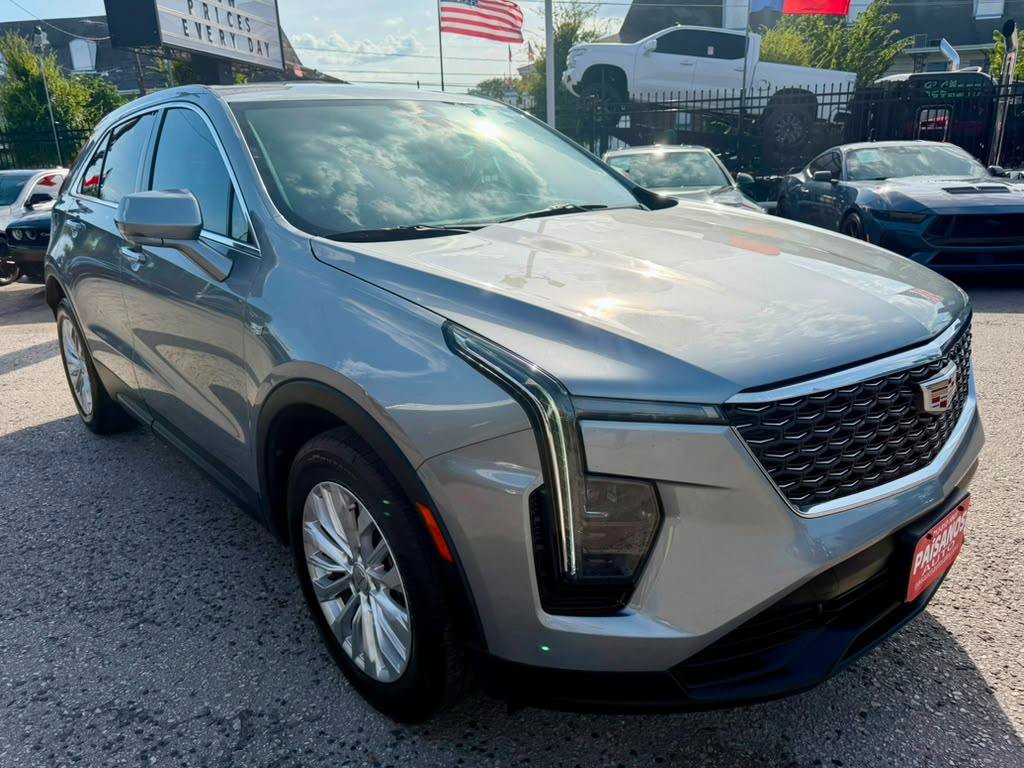 Used 2024 Cadillac XT4 Luxury w/ LPO, Floor Liner Package FWD image 3