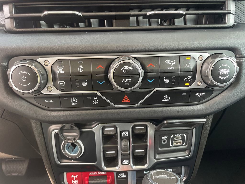 Used 2024 Jeep Gladiator Mojave w/ Convenience Group image 11