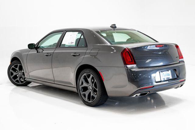 Certified 2021 Chrysler 300 Touring w/ Sport Appearance Package RWD image 33