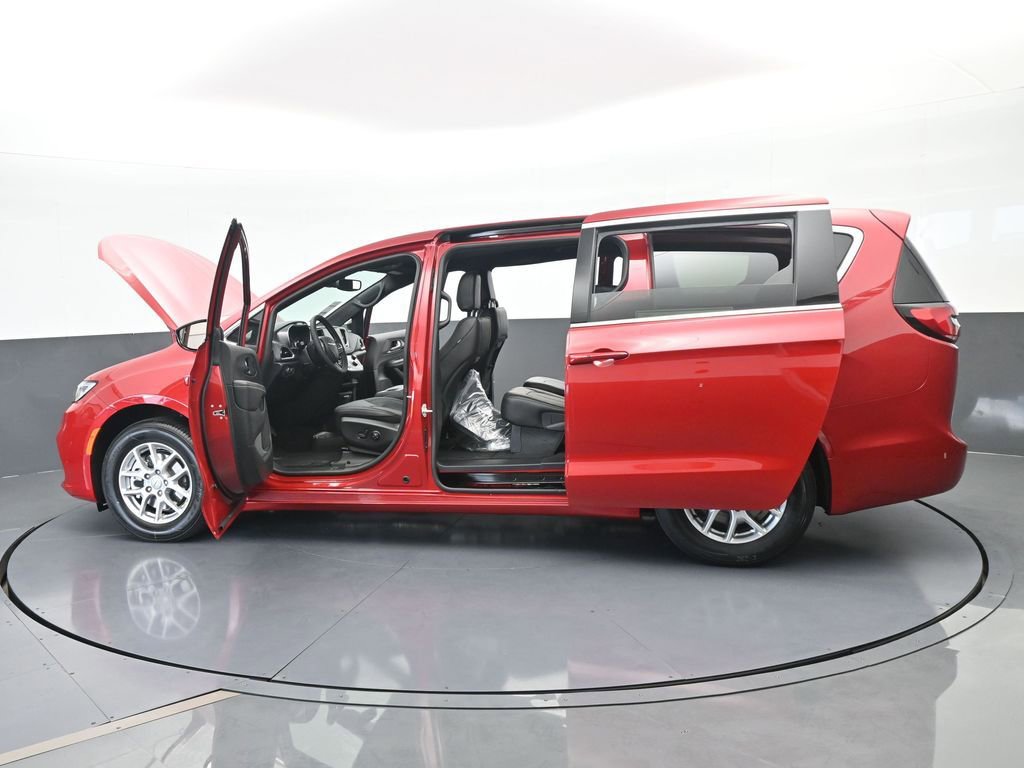 New 2026 Chrysler Pacifica Select image 70