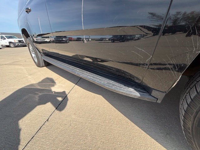 Used 2020 Chevrolet Suburban LT AWD/4WD image 35