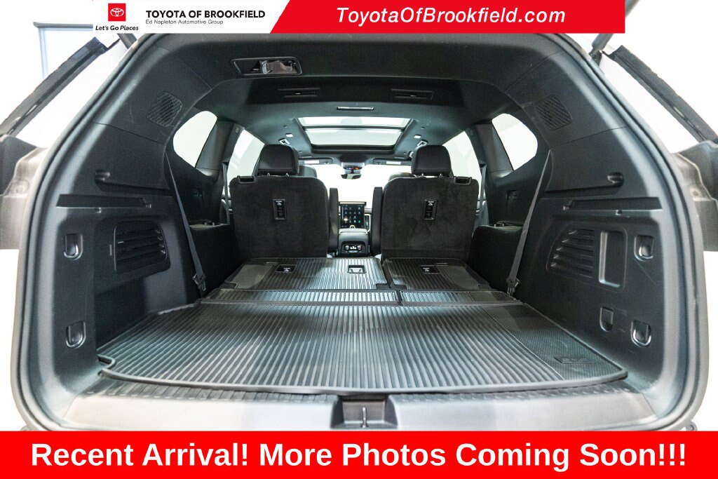 Used 2026 GMC Acadia Elevation w/ Black Edition AWD/4WD image 33