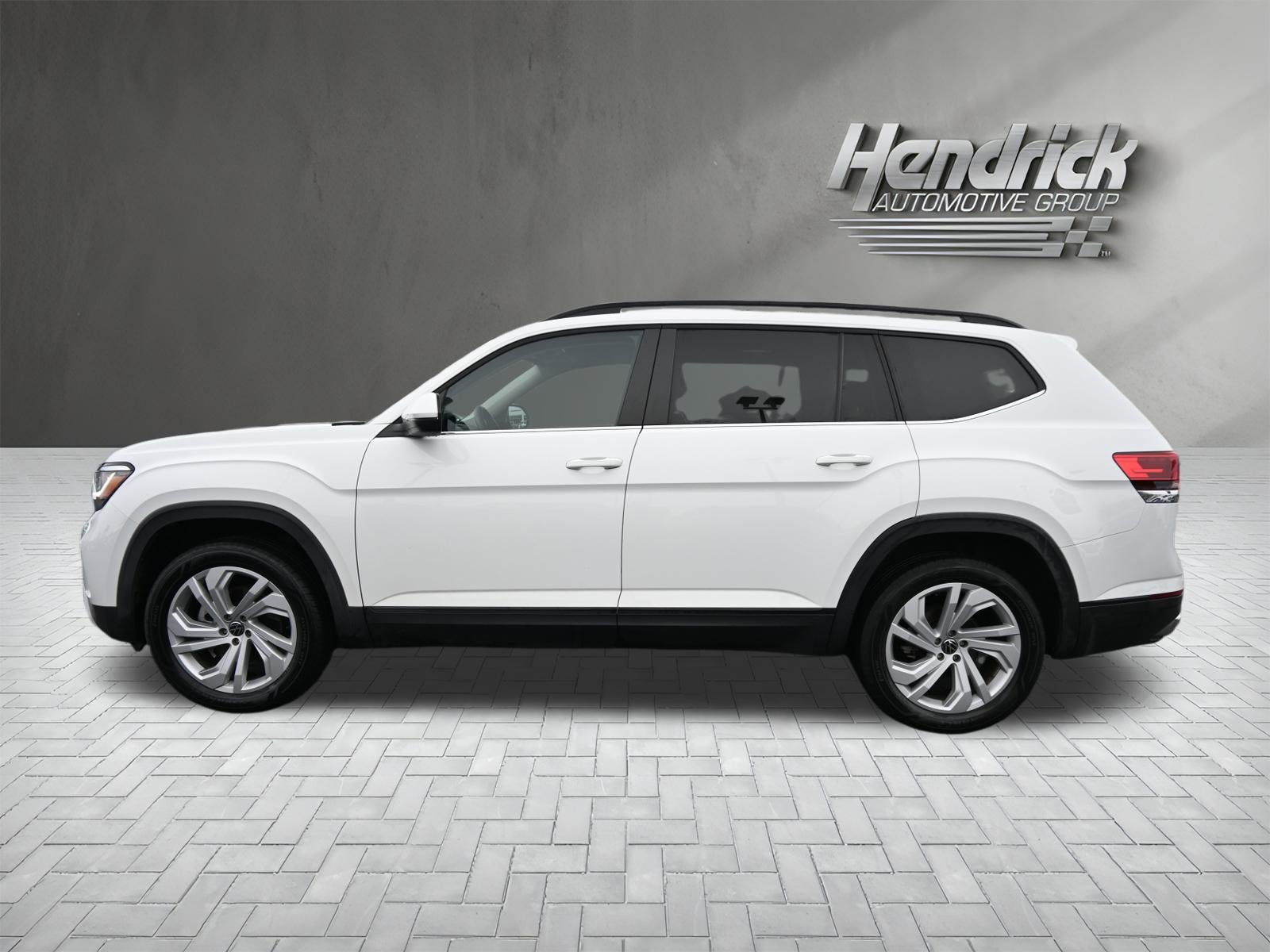 Used 2023 Volkswagen Atlas SE w/ Black Wheel Package image 7