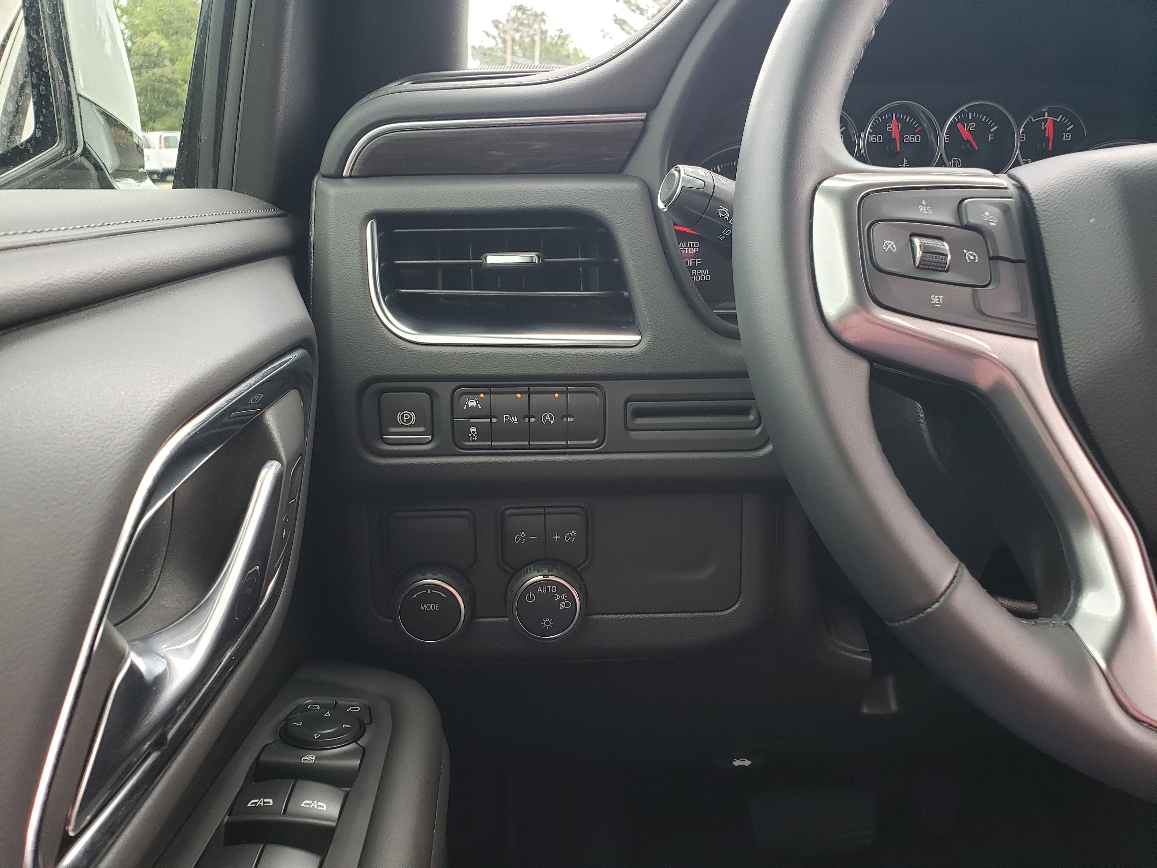 Used 2024 Chevrolet Tahoe LS RWD image 16